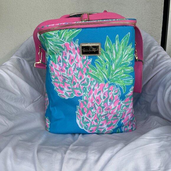 Lilly Pulitzer Handbags - Lilly Pulitzer Insulated Cooler Beach Wine Tote Bag in Swizzle Out